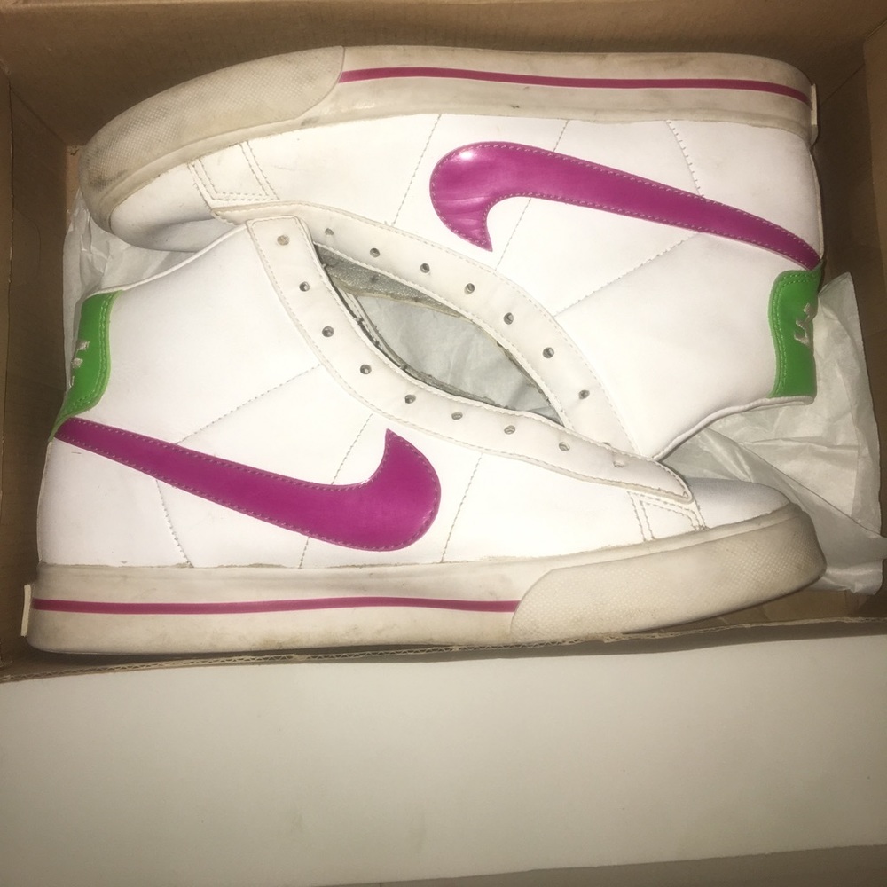 Nike dunk Price to sale fast. Size 9
